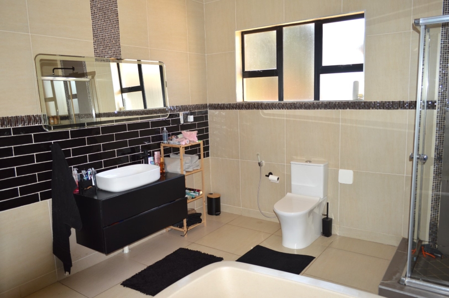 4 Bedroom Property for Sale in Wilkoppies North West